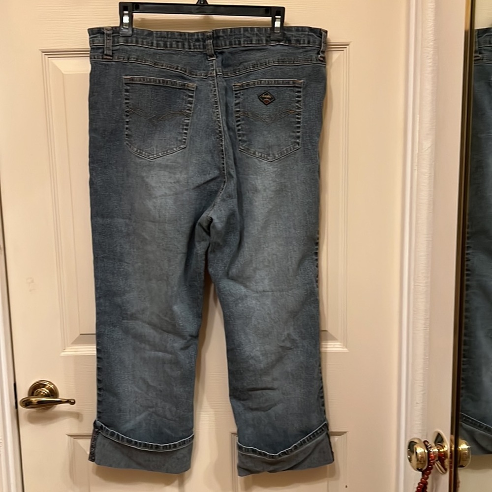 Angels Crop Capri Jeans 20 - Picture 5 of 5
